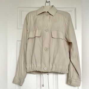 Light beige utility Safari jacket Max Studio. Perfect travel jacket. Almost new